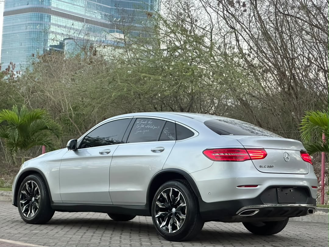 Mercedes Benz thumbnail 2